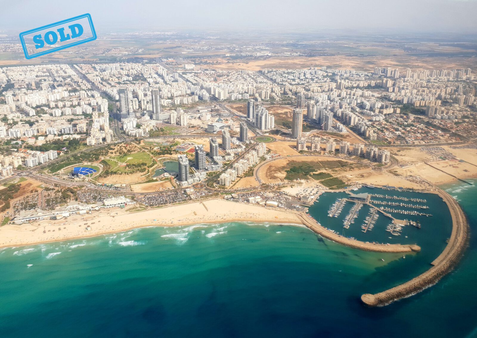 קרקע בשדה דב